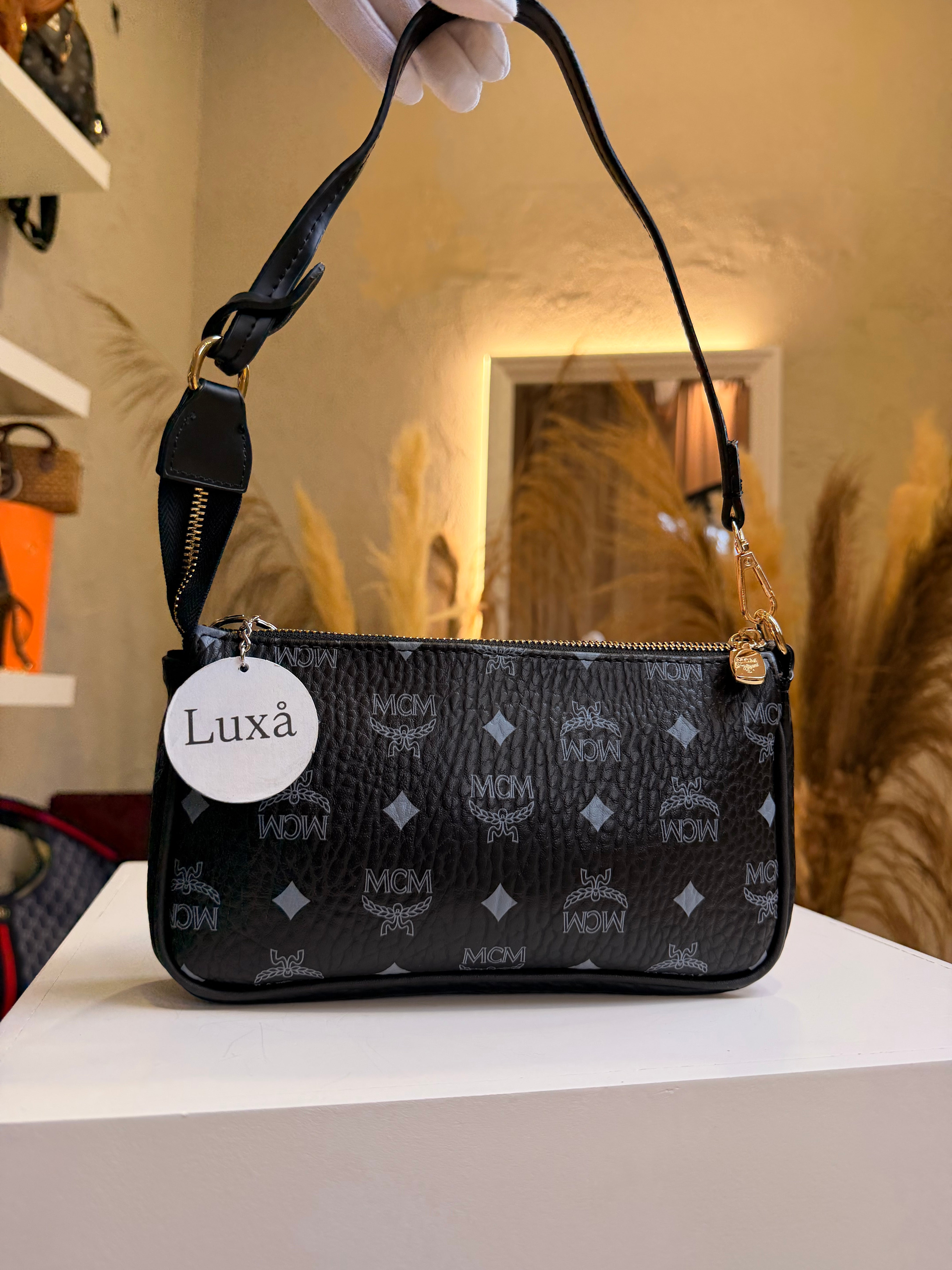 Aren Shoulder Bag