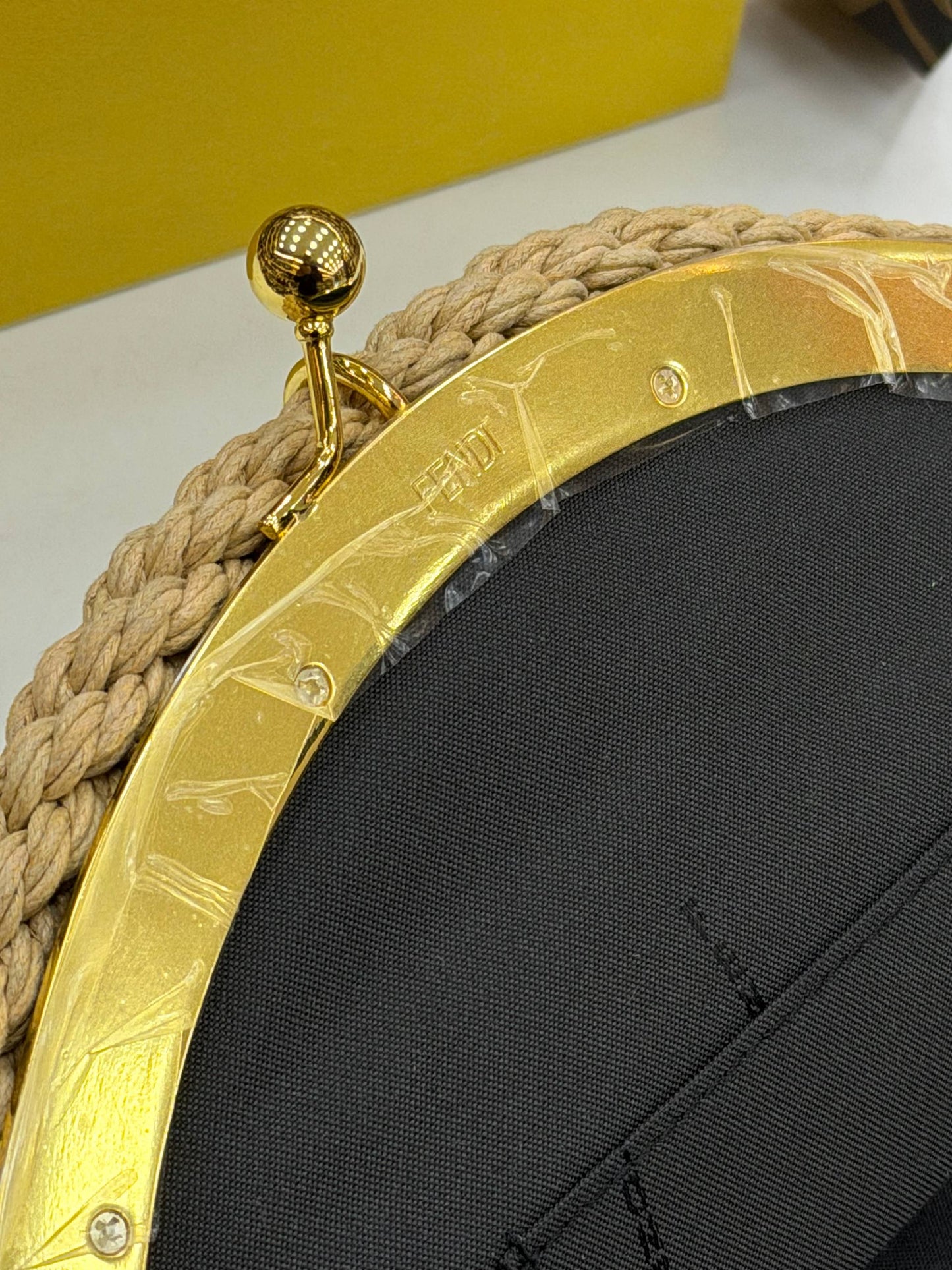 Zucca Shell Clutch