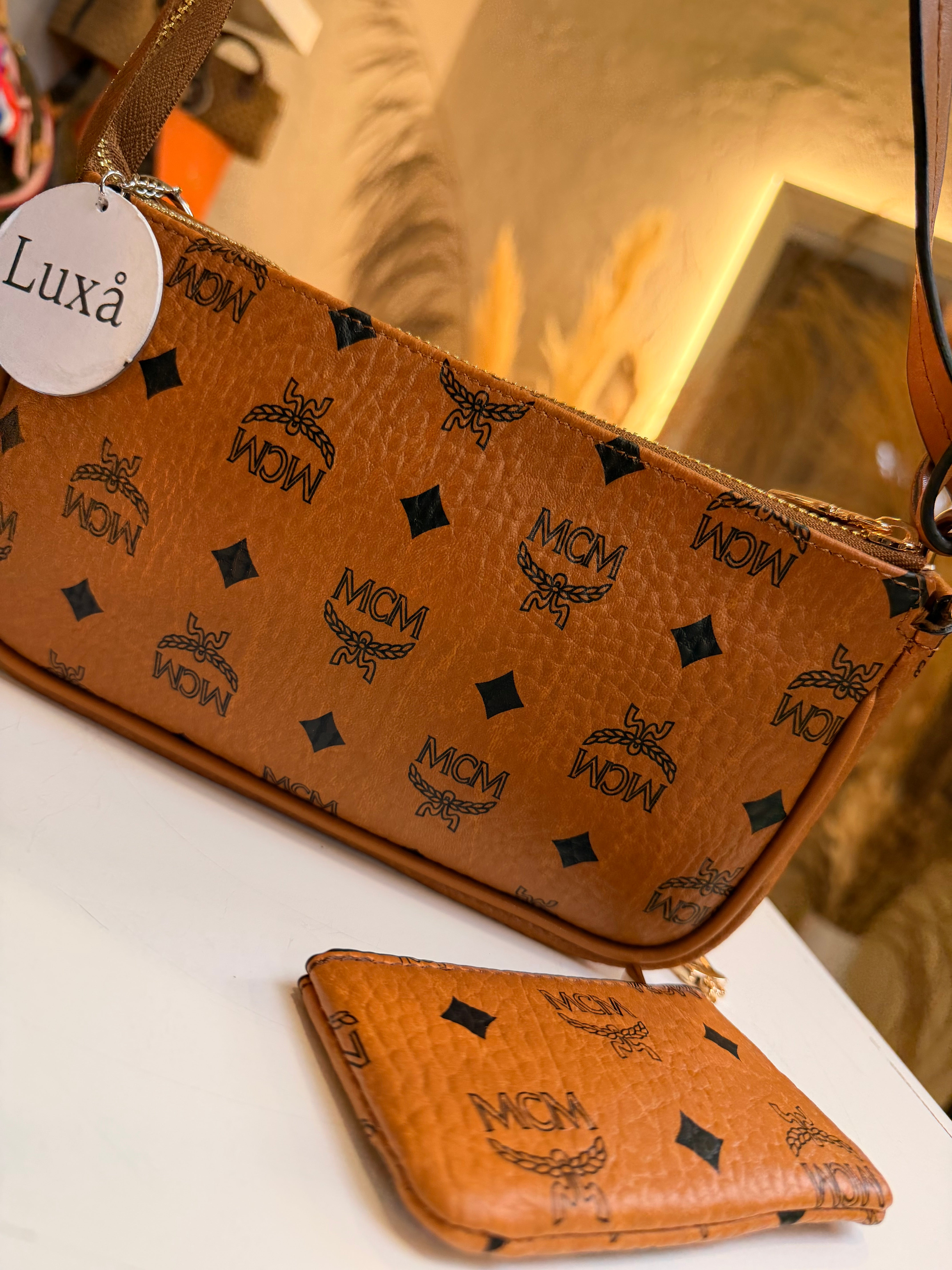 Aren Shoulder Bag