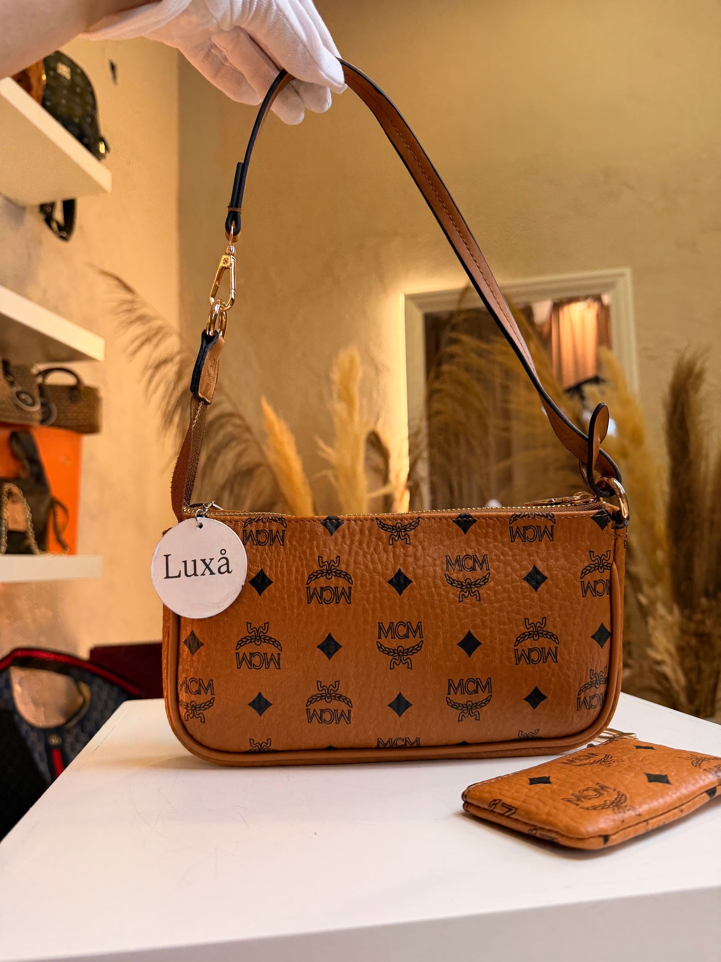 Aren Shoulder Bag