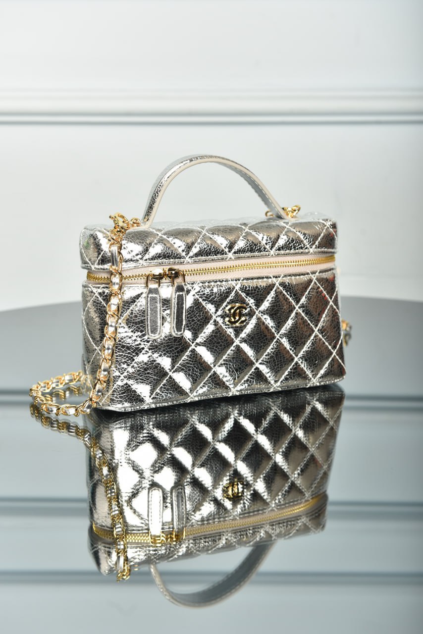 Vanity Bag with Chain