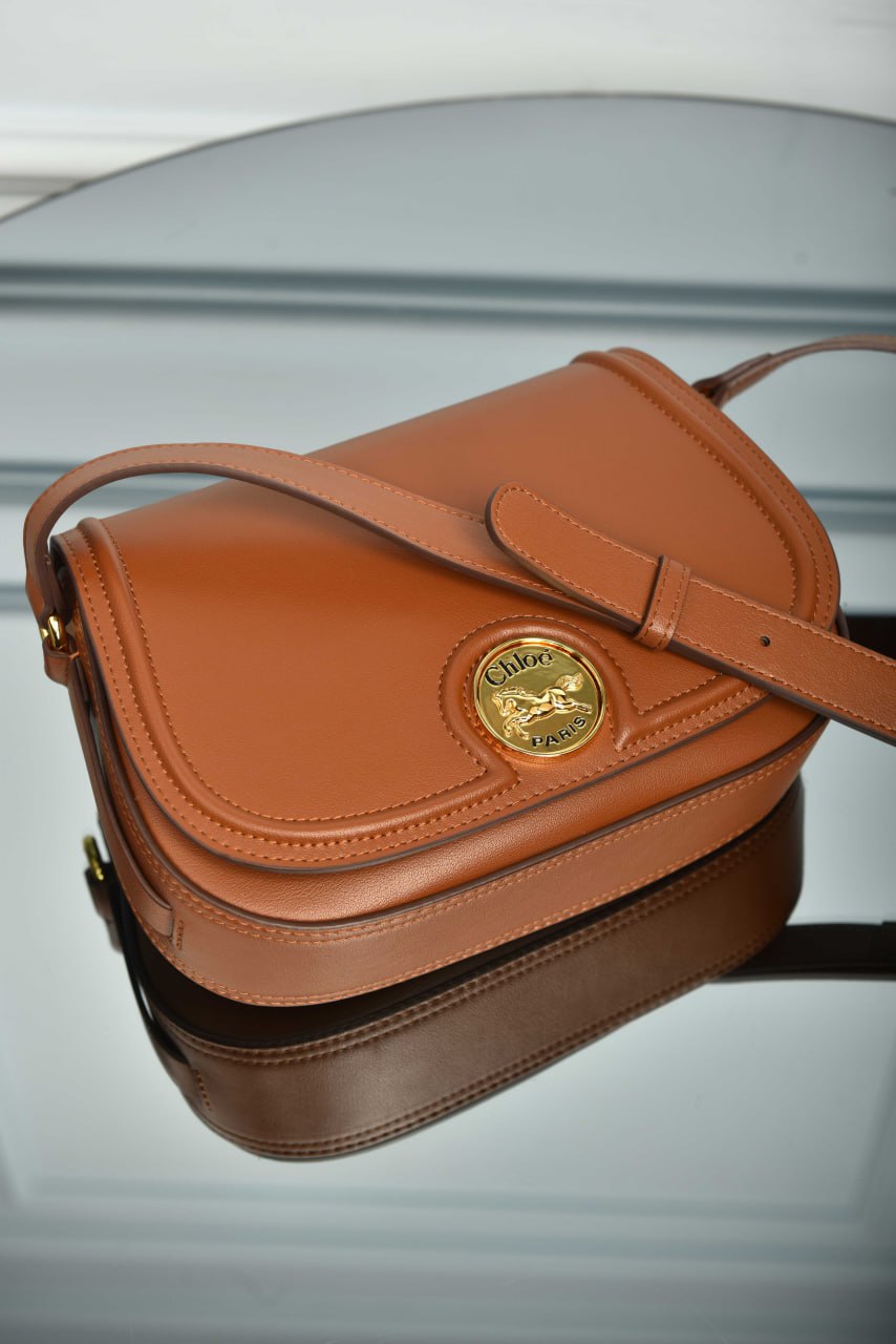 Horse Medal Saddle Bag in Grained Leather