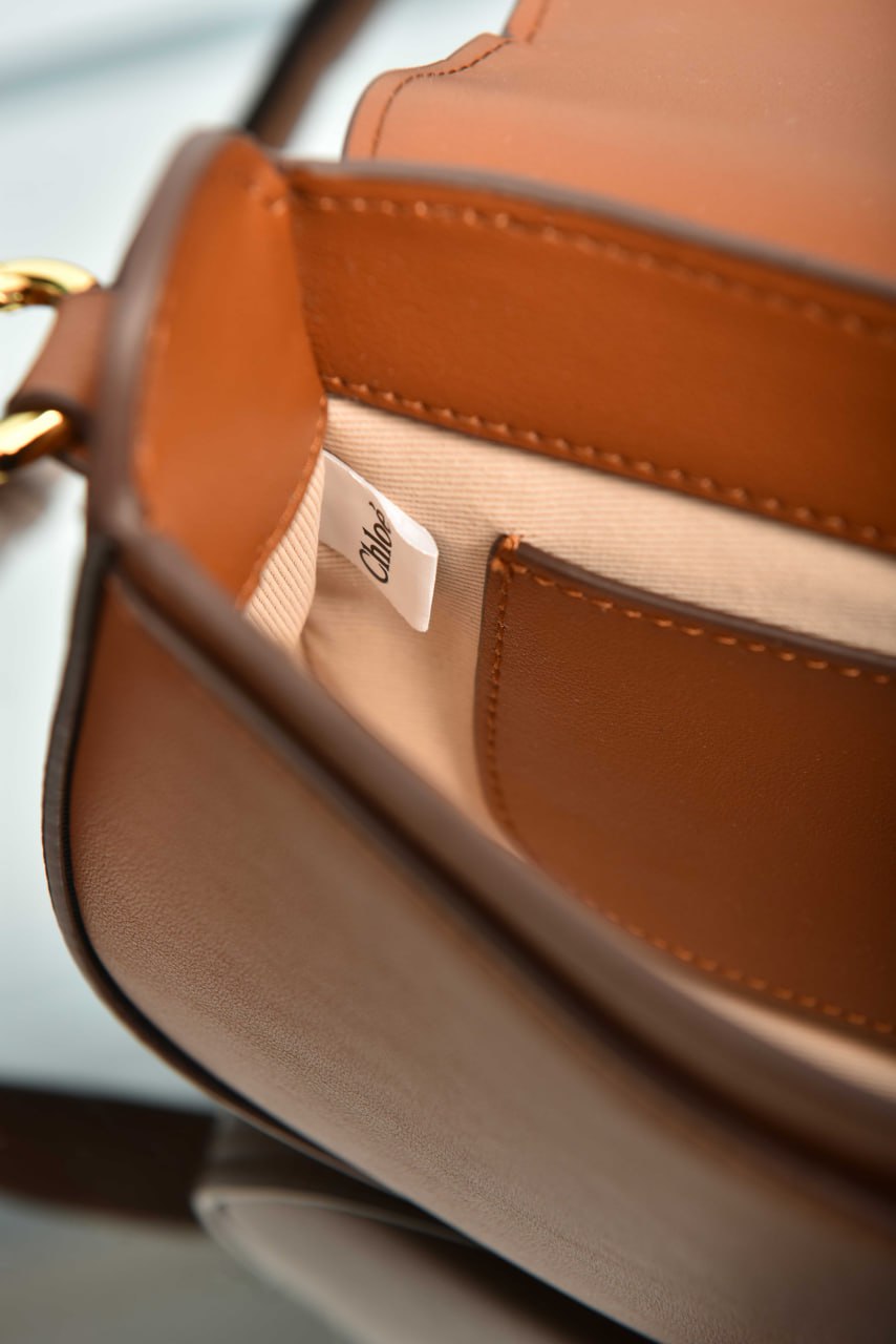Horse Medal Saddle Bag in Grained Leather