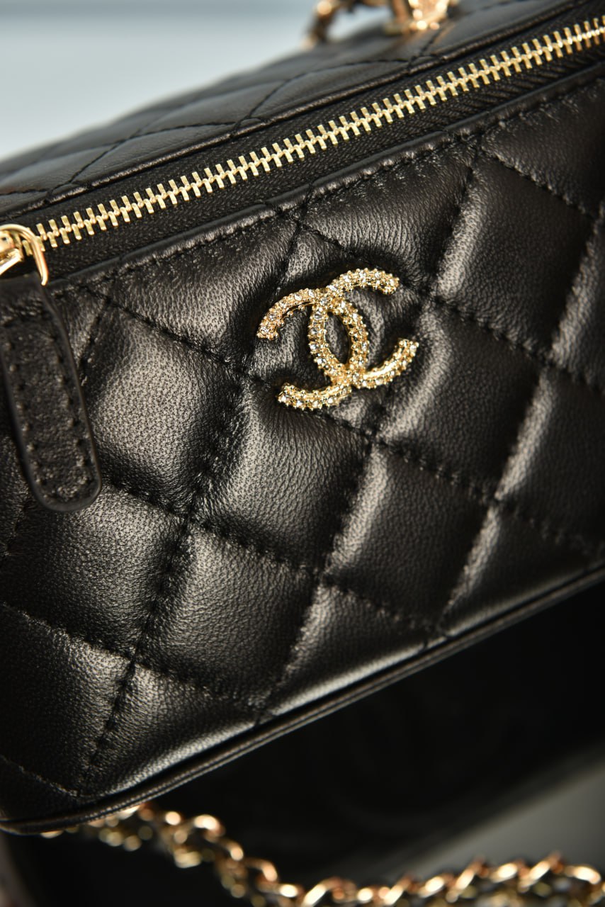 Small Vatican Chain Shoulder Bag