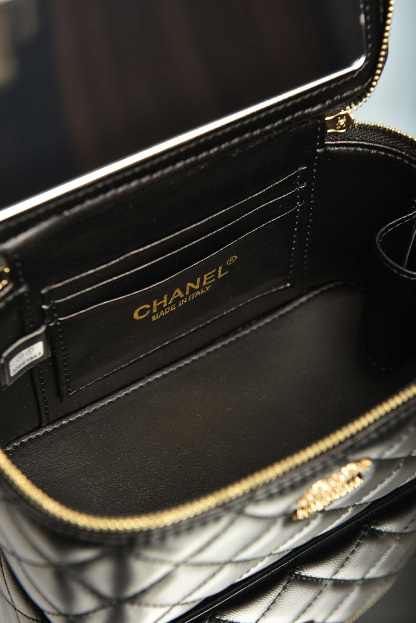 Small Vatican Chain Shoulder Bag