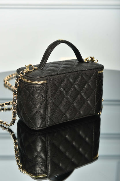 Vanity Case with Chain