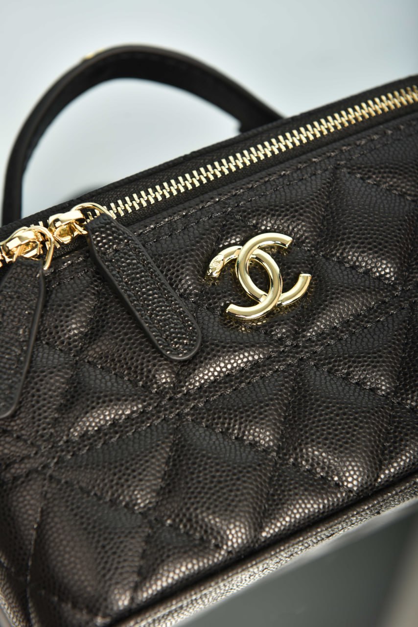 Vanity Case with Chain