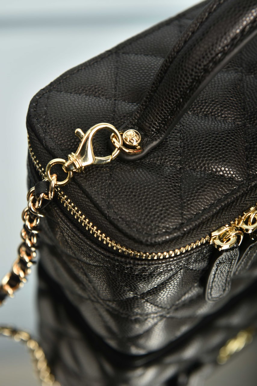 Vanity Case with Chain
