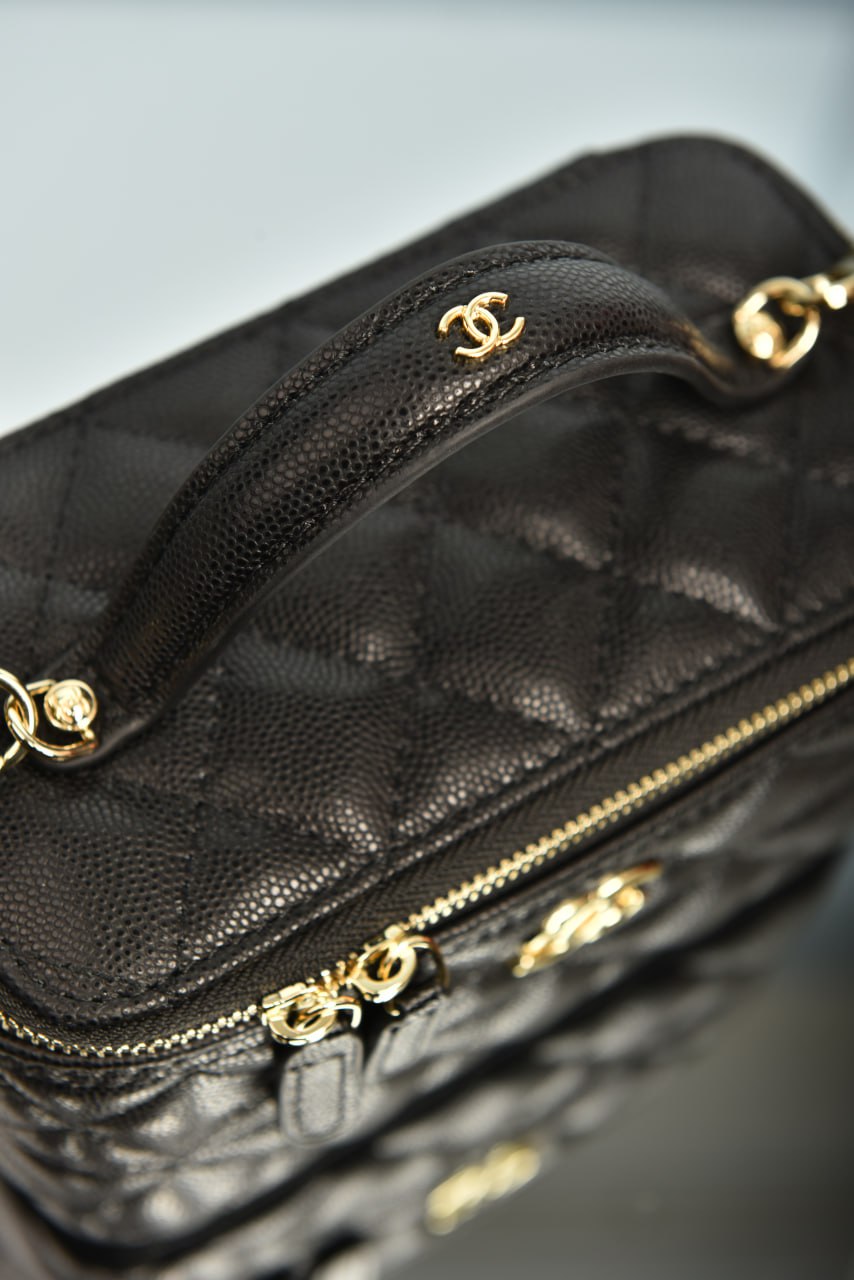Vanity Case with Chain