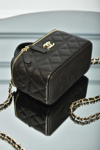 Vanity Case with Chain