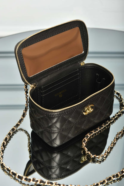 Vanity Case with Chain