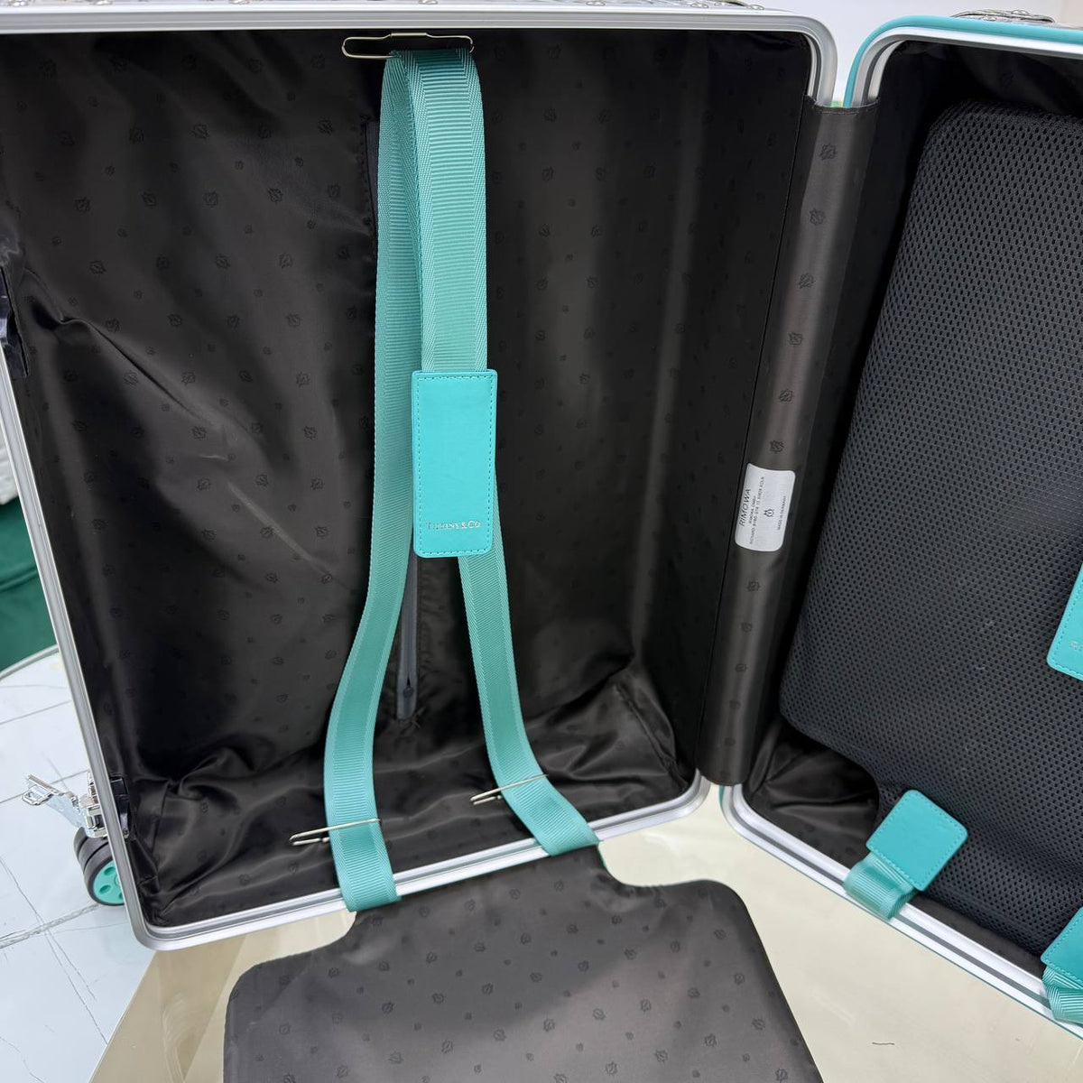 Rock Cut Aluminium Cabin Suitcase