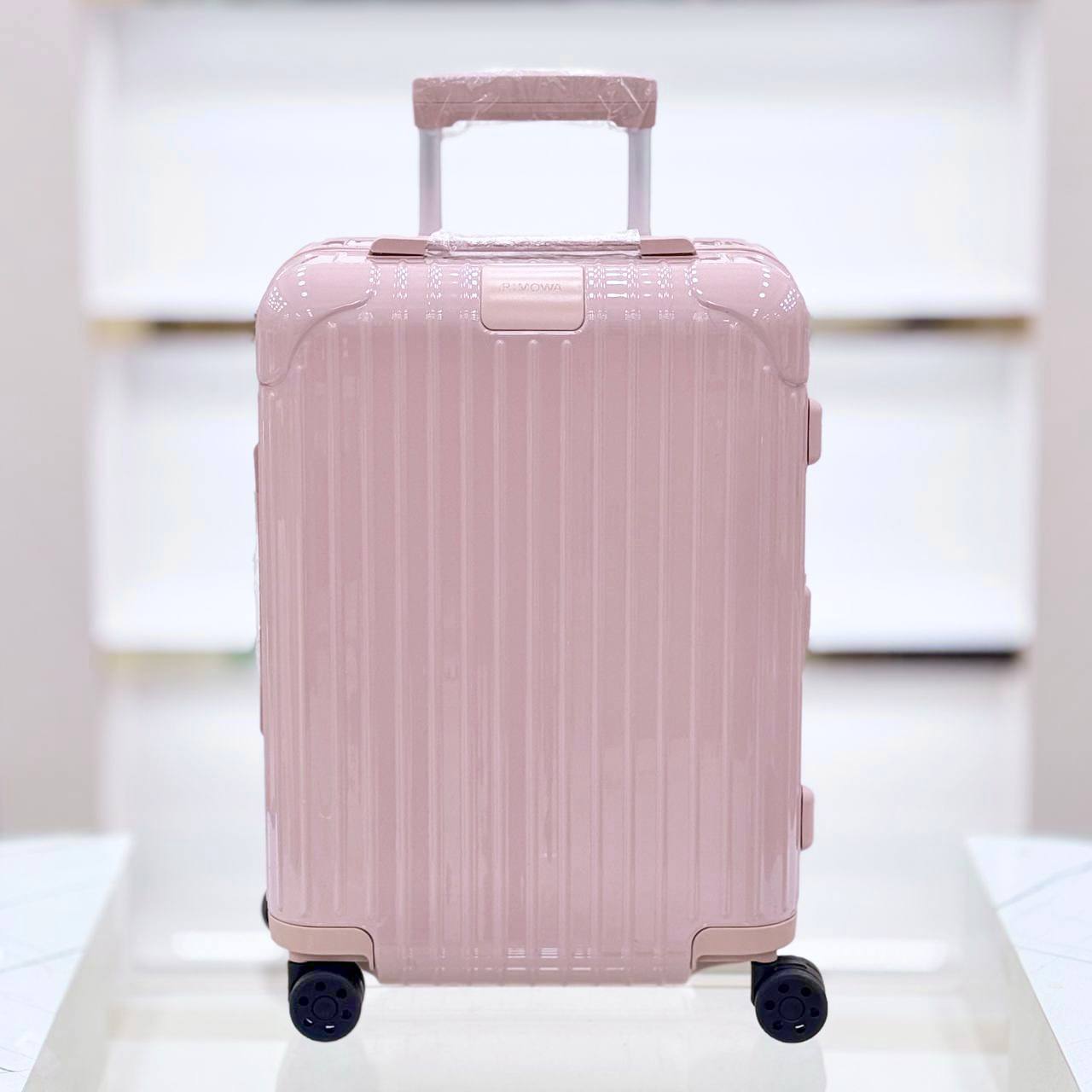 Essential Polycarbonate Cabin Suitcase