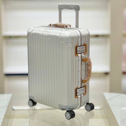 Carry-On Cabin Twist