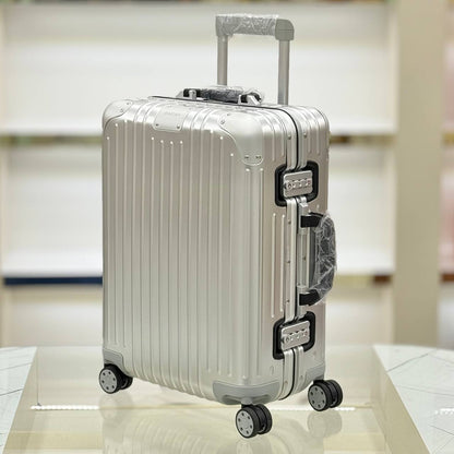 Carry-On Cabin Twist