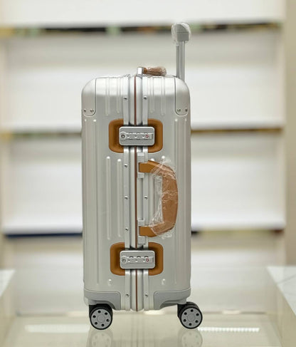 Carry-On Cabin Twist