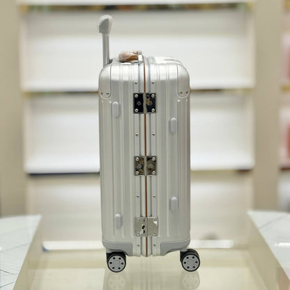Carry-On Cabin Twist