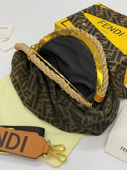 Zucca Shell Clutch