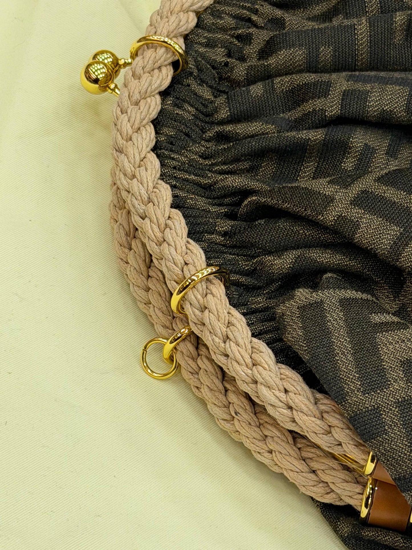 Zucca Shell Clutch
