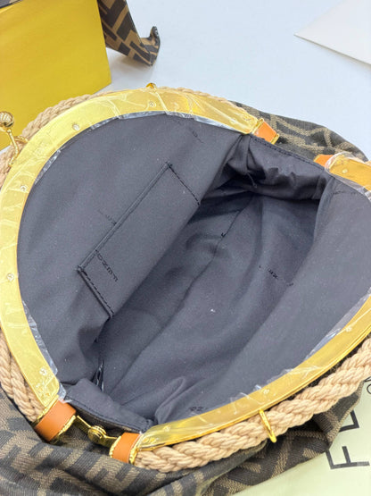 Zucca Shell Clutch