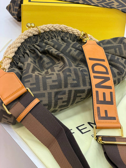 Zucca Shell Clutch