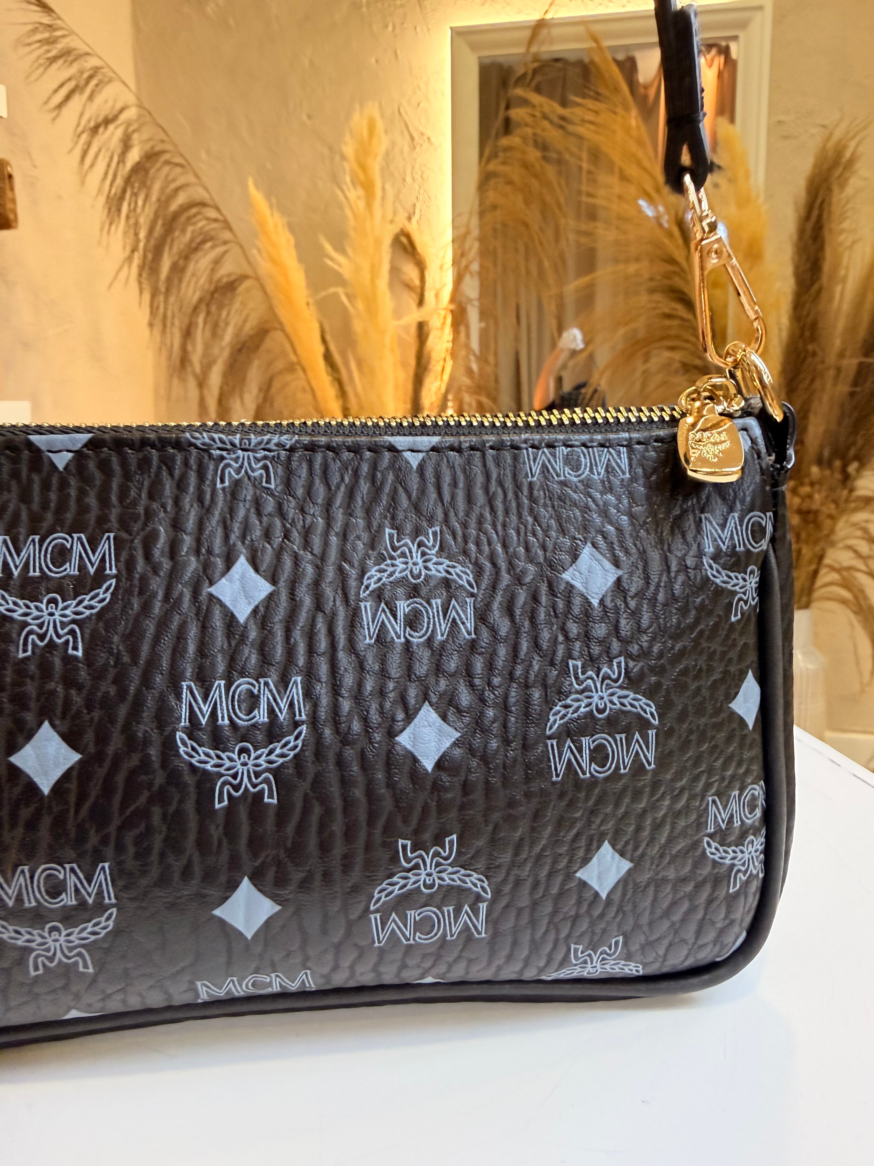 Aren Shoulder Bag