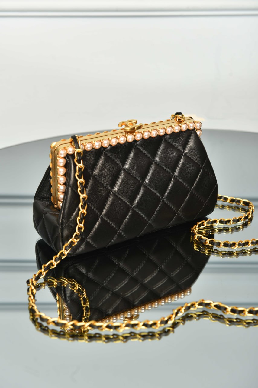 Chain Clutch Pearl