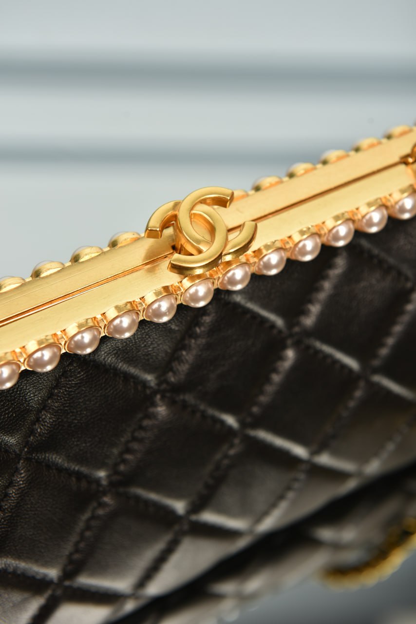 Chain Clutch Pearl