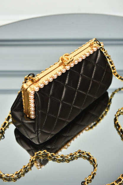 Chain Clutch Pearl
