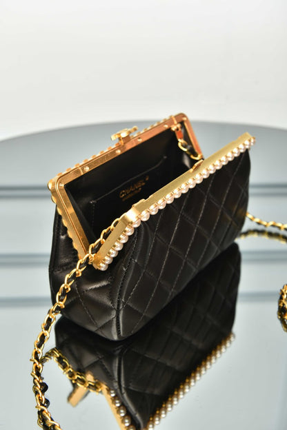 Chain Clutch Pearl