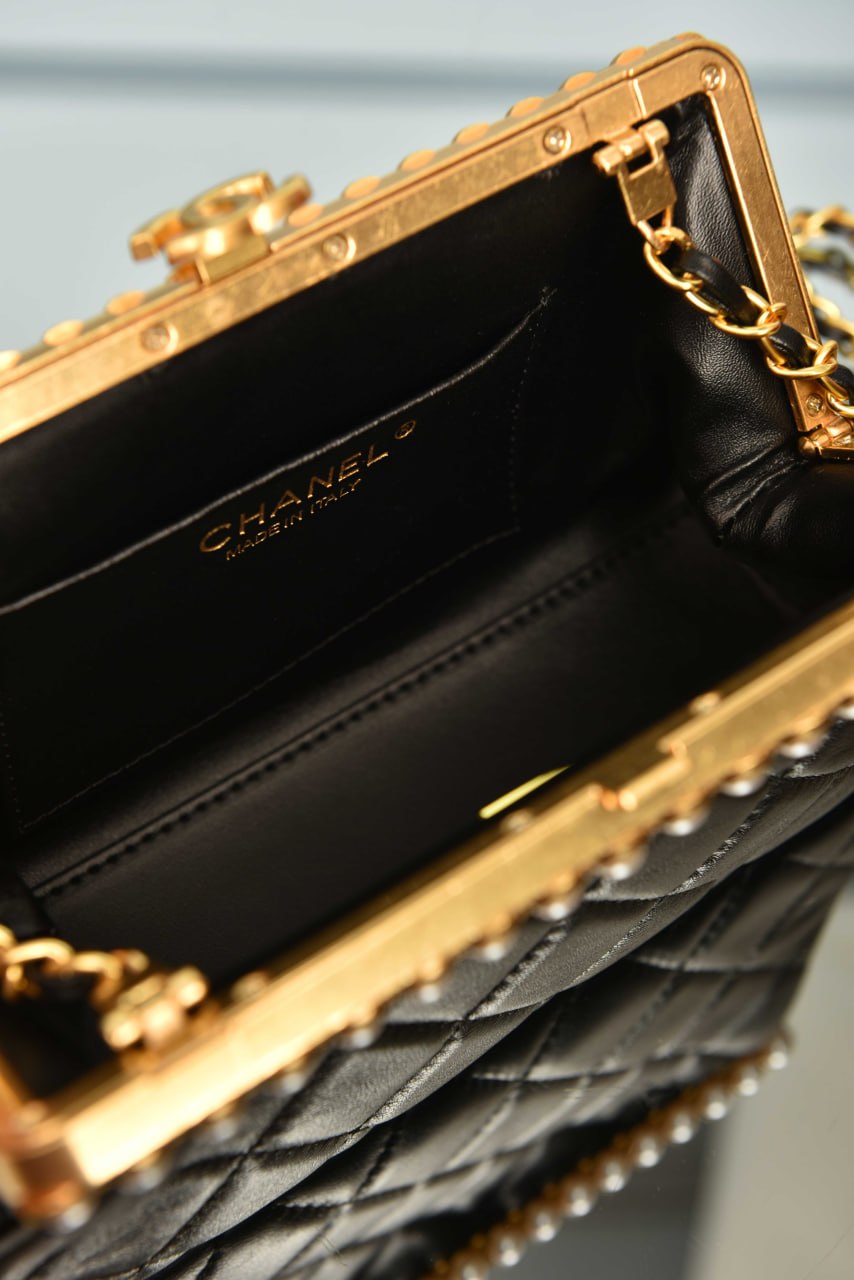 Chain Clutch Pearl