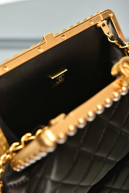 Chain Clutch Pearl