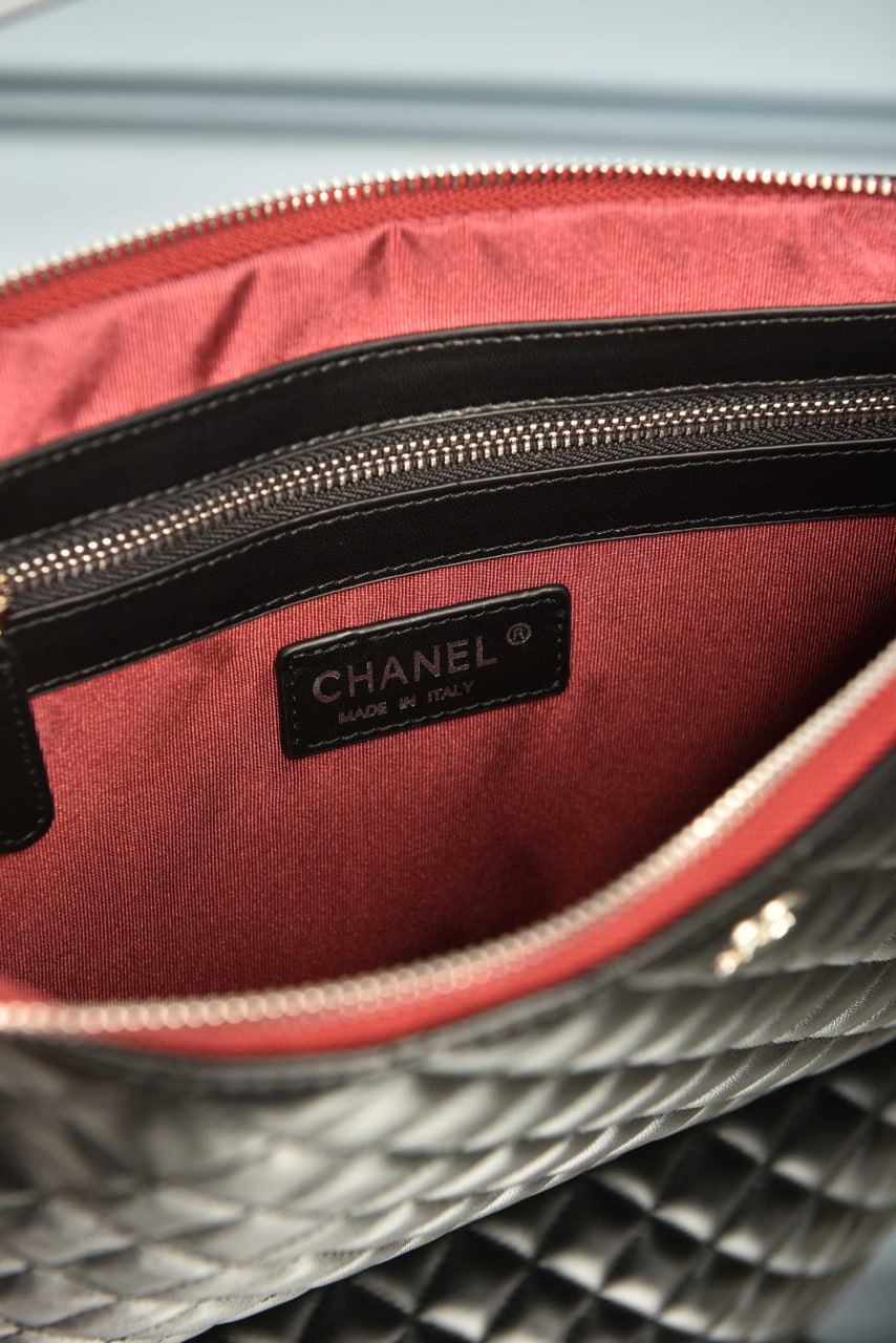 Classic Zip-Up Clutch