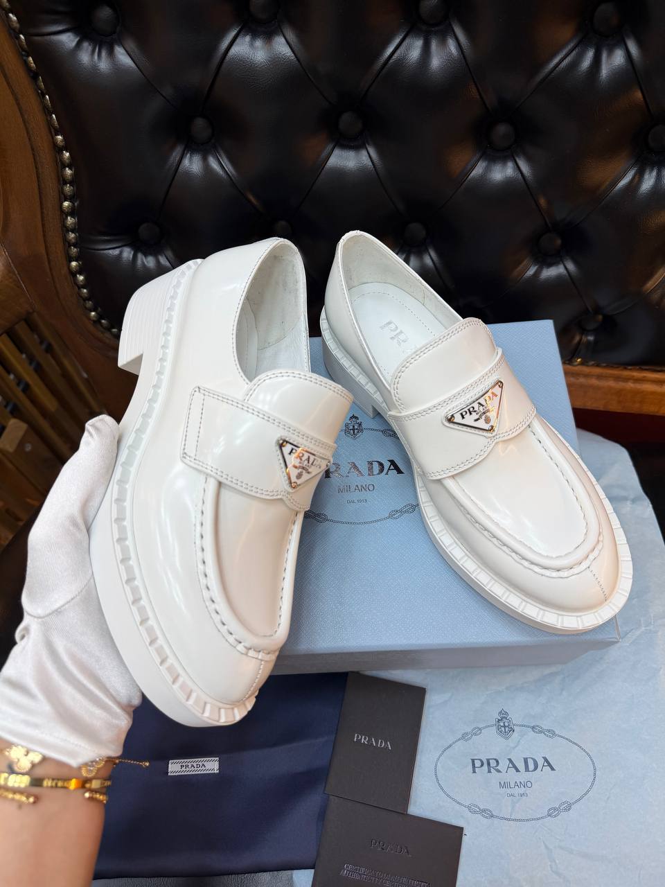 Logo-Plaque Loafer