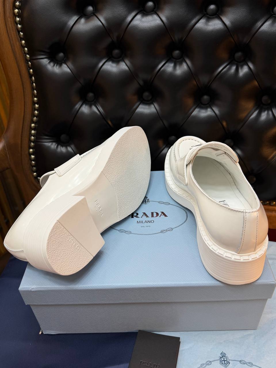 Logo-Plaque Loafer