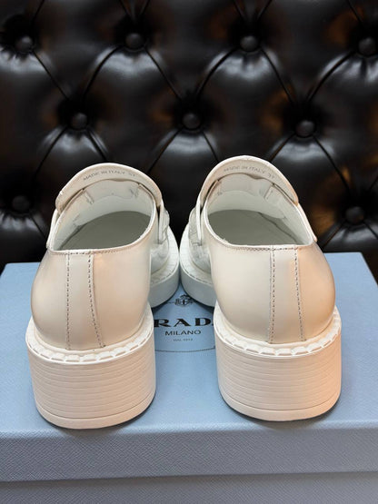 Logo-Plaque Loafer