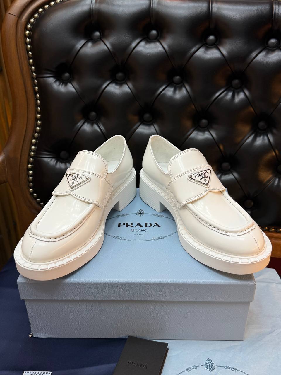 Logo-Plaque Loafer