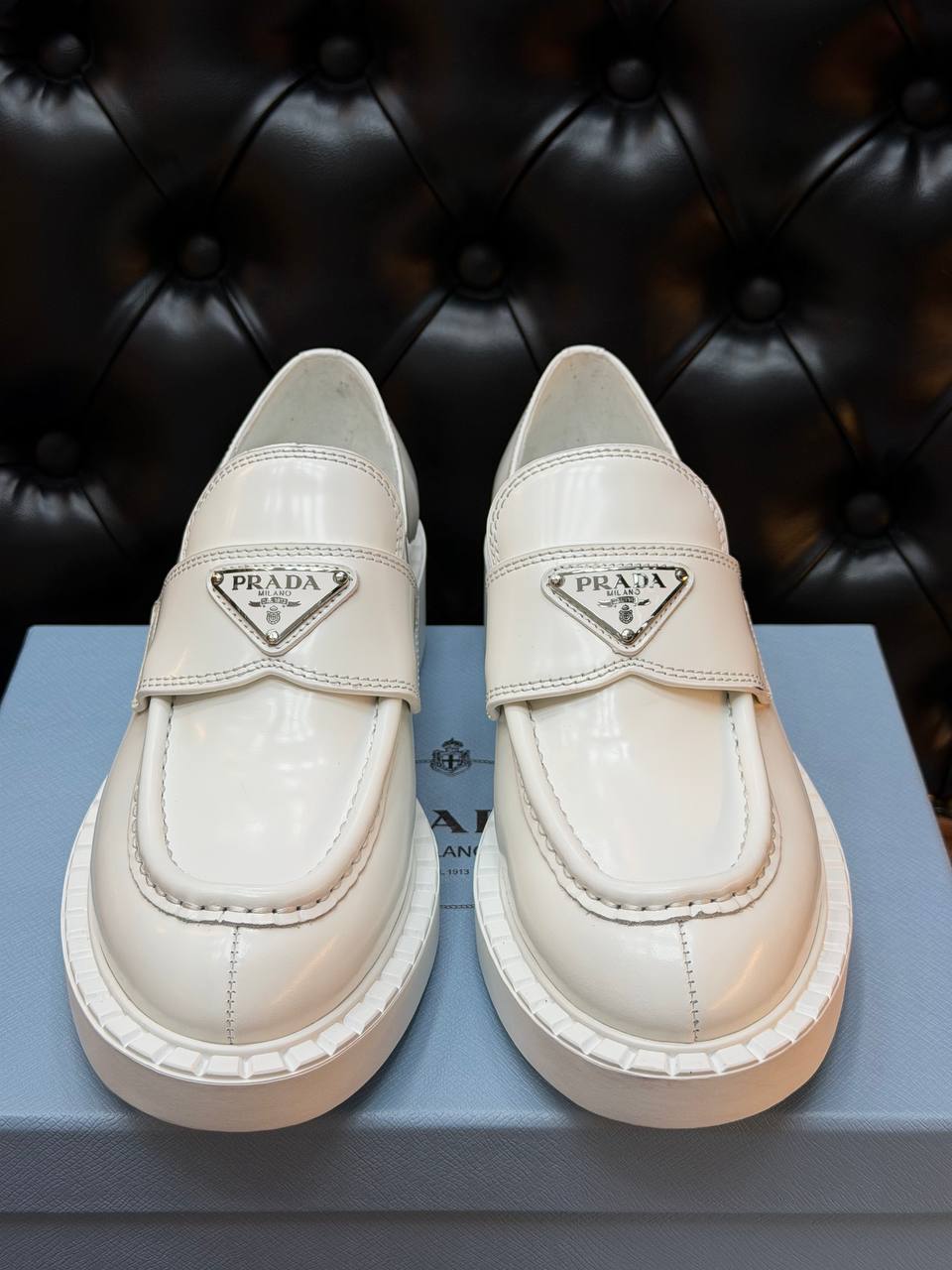 Logo-Plaque Loafer