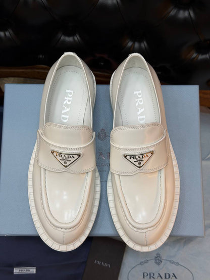 Logo-Plaque Loafer