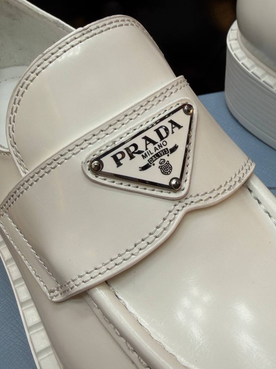 Logo-Plaque Loafer
