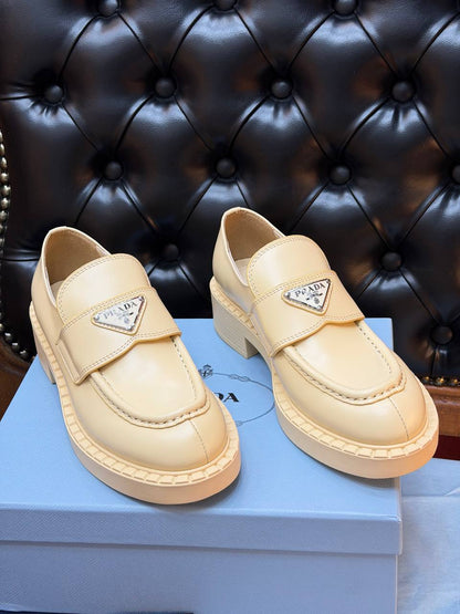 Logo-Plaque Loafer