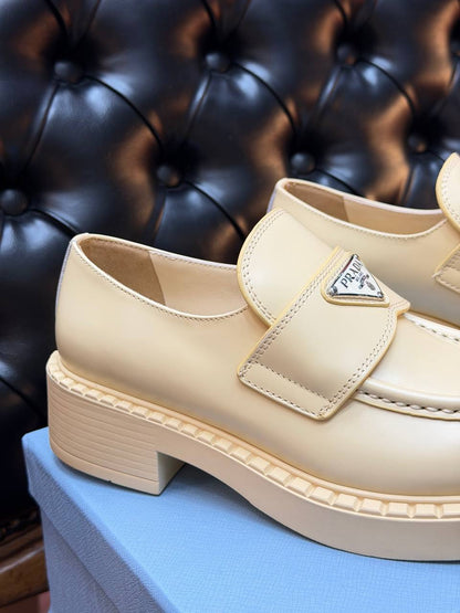 Logo-Plaque Loafer