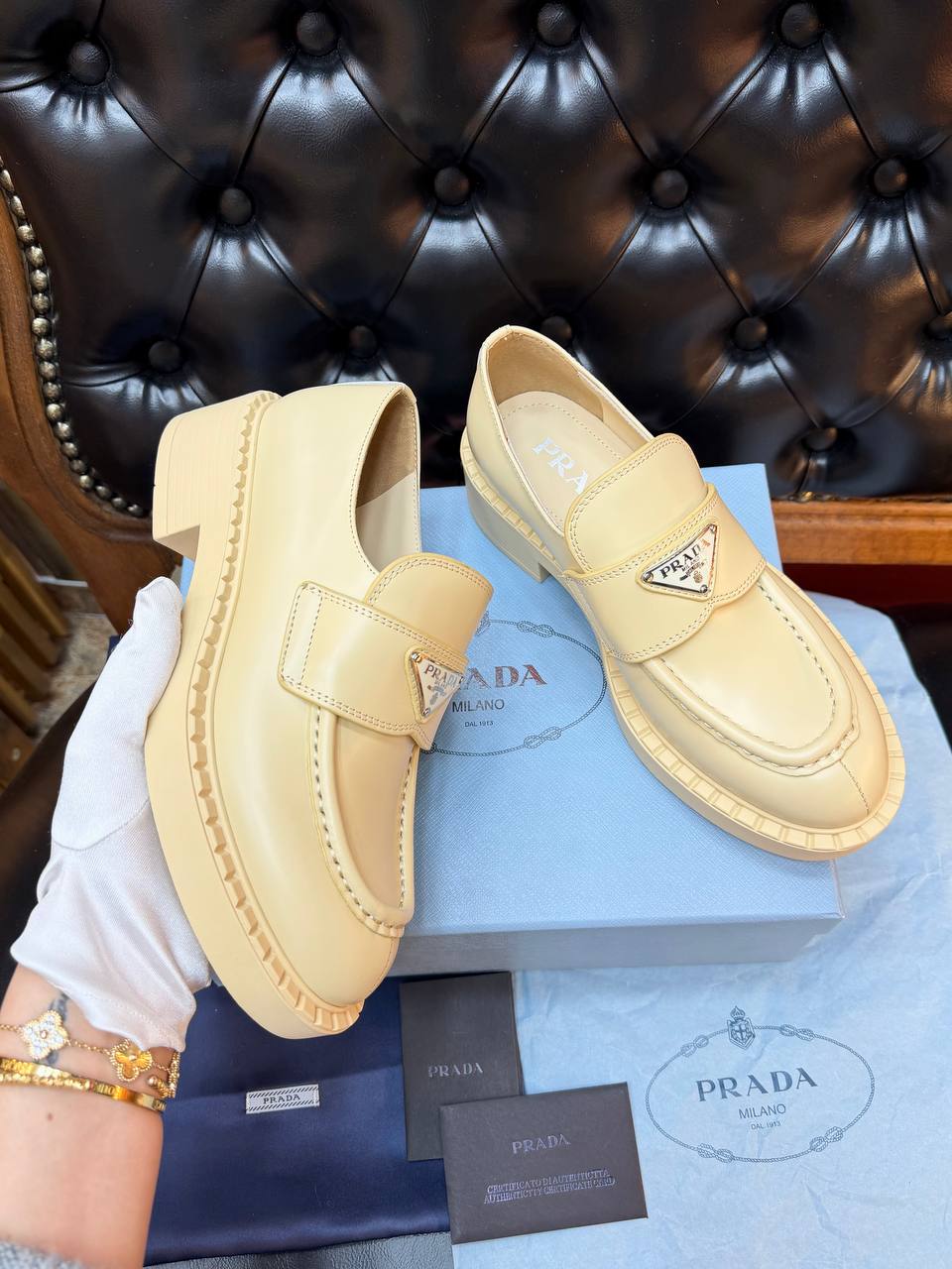 Logo-Plaque Loafer