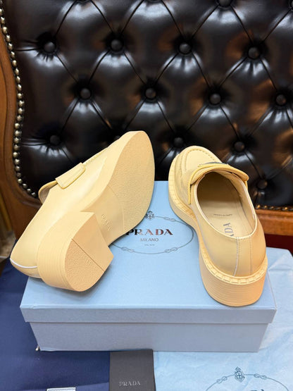 Logo-Plaque Loafer