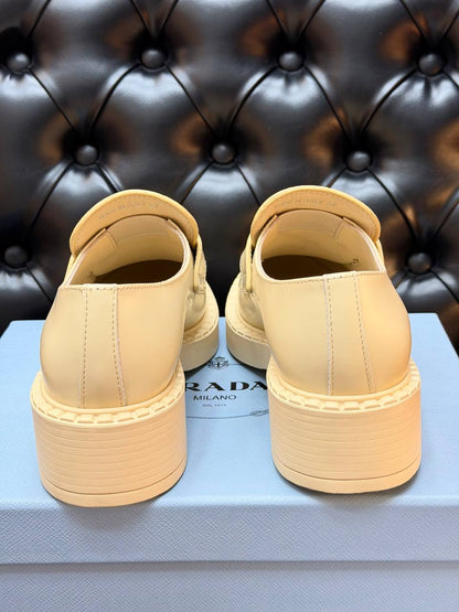 Logo-Plaque Loafer