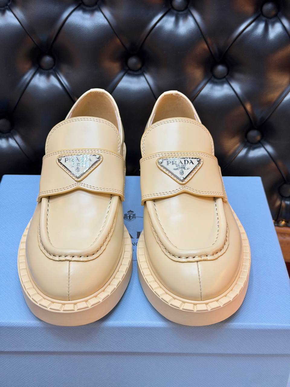 Logo-Plaque Loafer