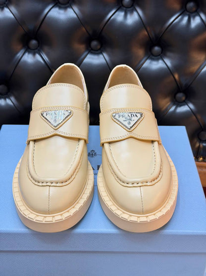 Logo-Plaque Loafer