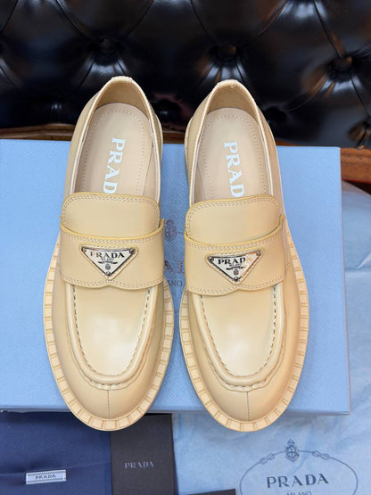 Logo-Plaque Loafer