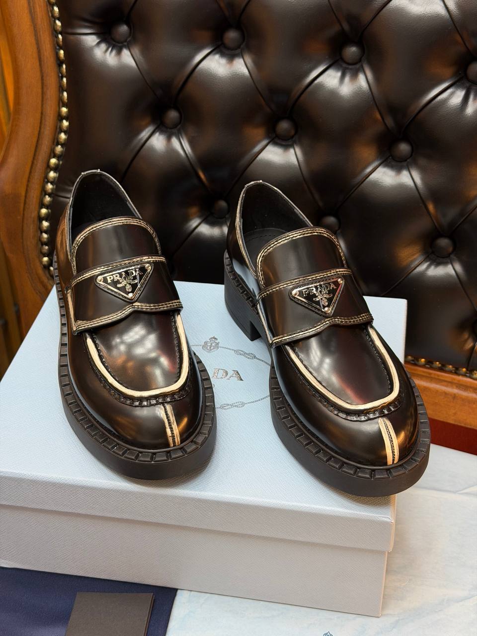 Logo-Plaque Loafer