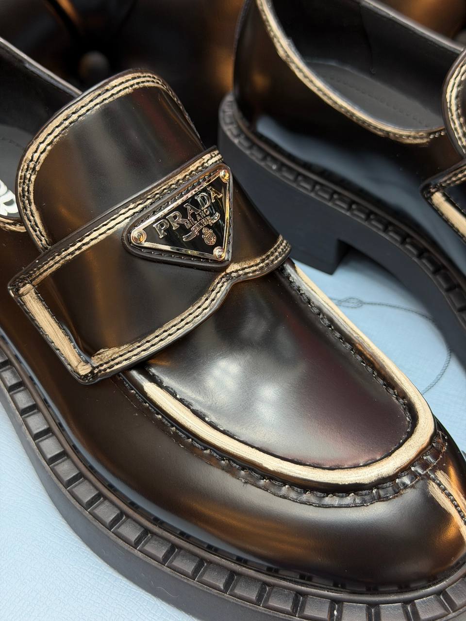 Logo-Plaque Loafer